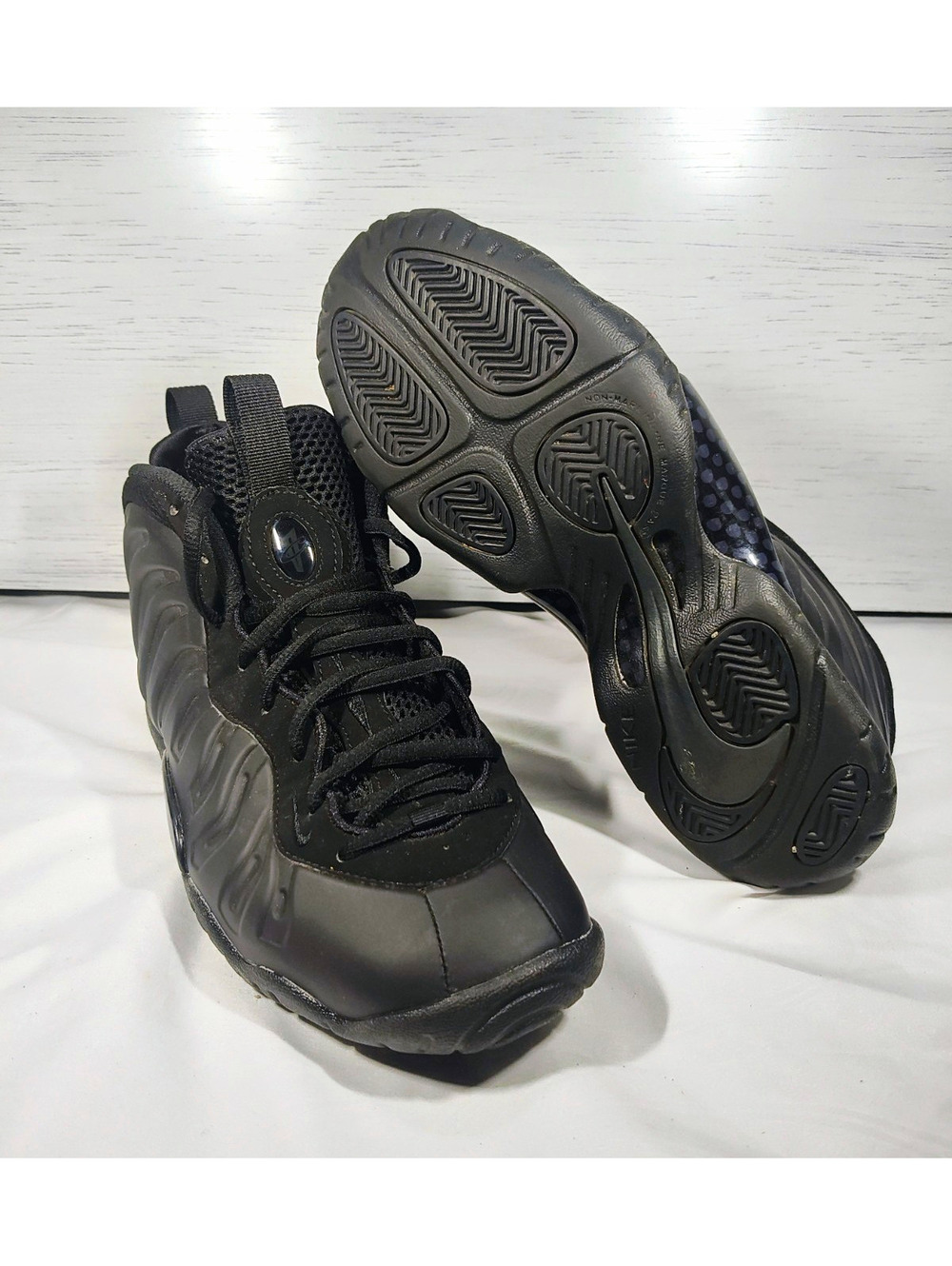 Nike Air Foamposite One Triple Black Lace-Up Mid Top Sneakers Teens 7